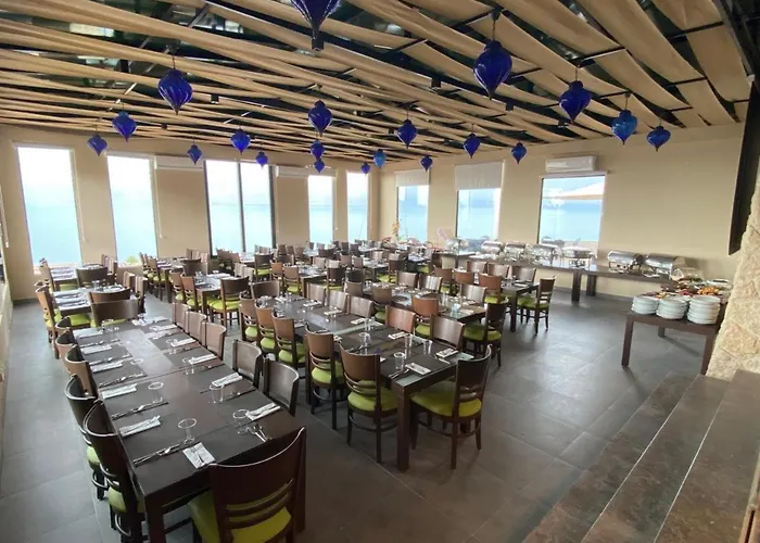 O Beach Hotel & Resort Sweimeh